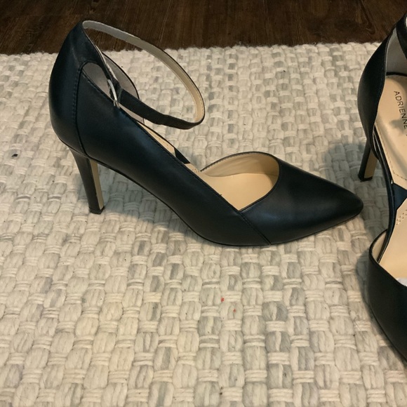 Heels - Picture 3 of 9